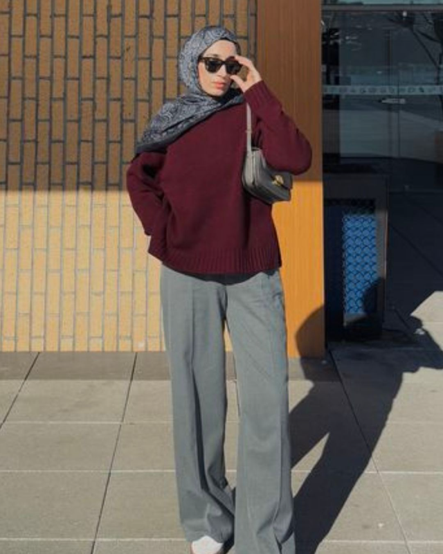 Kombinasi Warna Baju untuk Jilbab Abu-abu